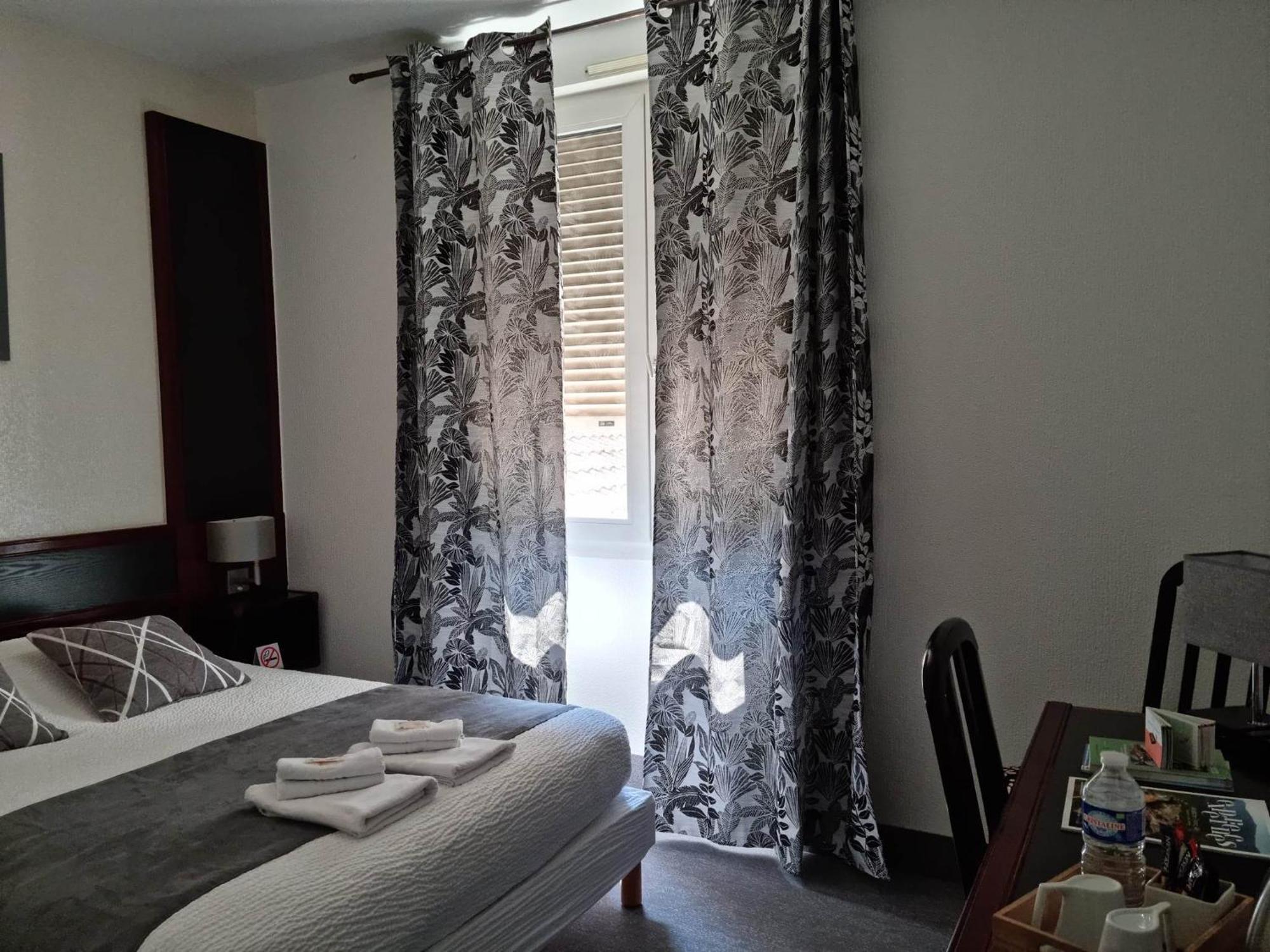 Logis Hotel Schaeffer- Restaurant Le Saint Georges Serrieres (Ardeche) Exterior foto