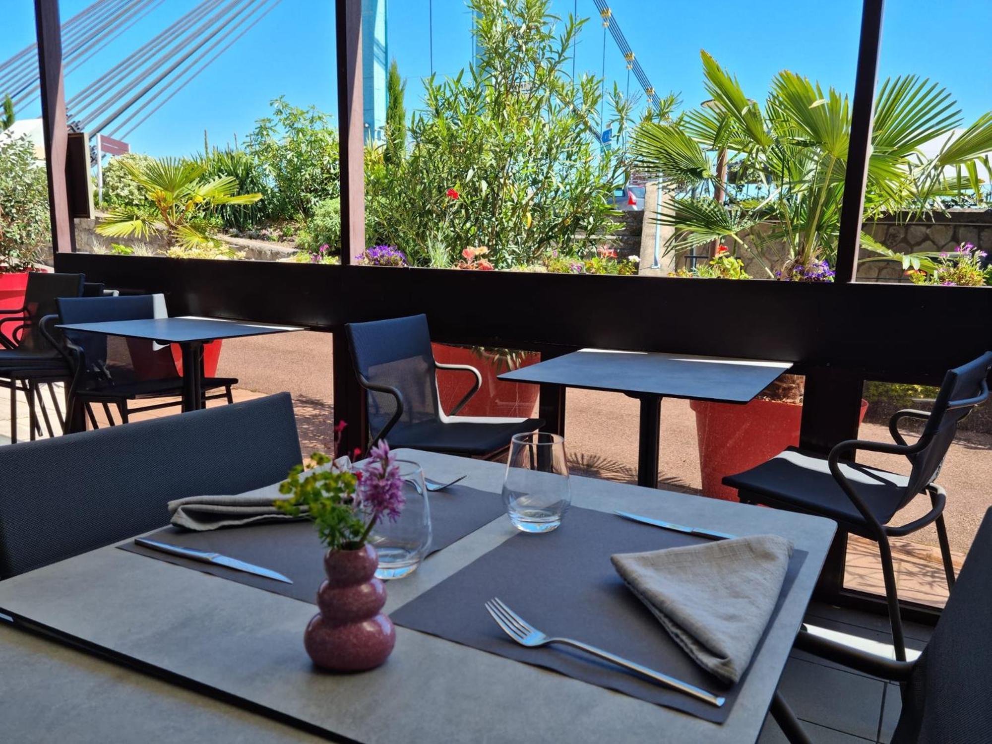 Logis Hotel Schaeffer- Restaurant Le Saint Georges Serrieres (Ardeche) Exterior foto