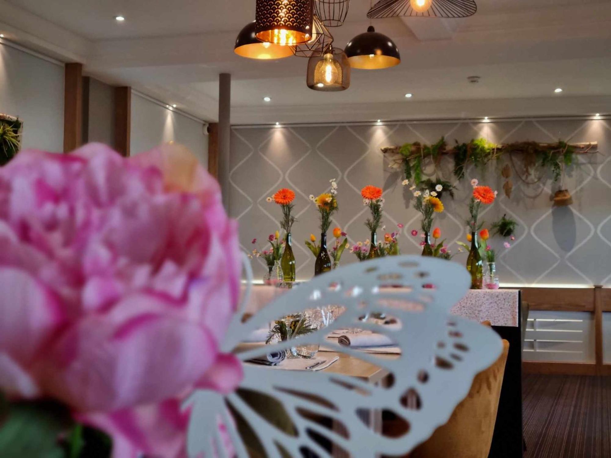 Logis Hotel Schaeffer- Restaurant Le Saint Georges Serrieres (Ardeche) Exterior foto